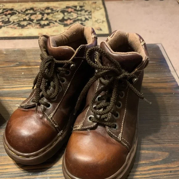 SOLD. Doc Martens made in England leather Sz 8 boots - Picture 10 of 15